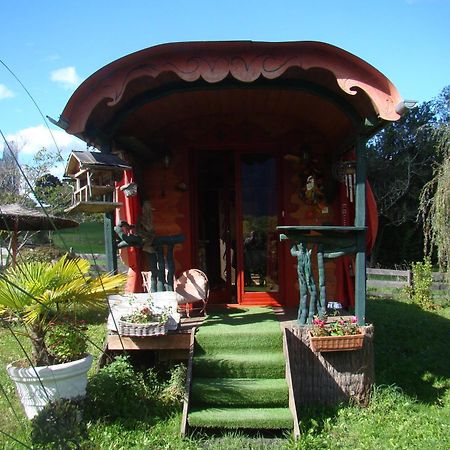 Les Patins A Roulottes Villa Yenne ภายนอก รูปภาพ